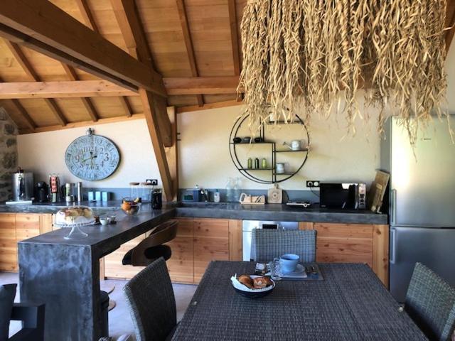 Agreable Chambre D Hote Avec Piscine Et Jacuzzi Thegra Luaran gambar