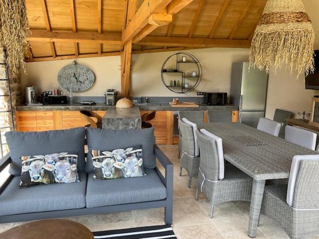 Agreable Chambre D Hote Avec Piscine Et Jacuzzi Thegra Luaran gambar